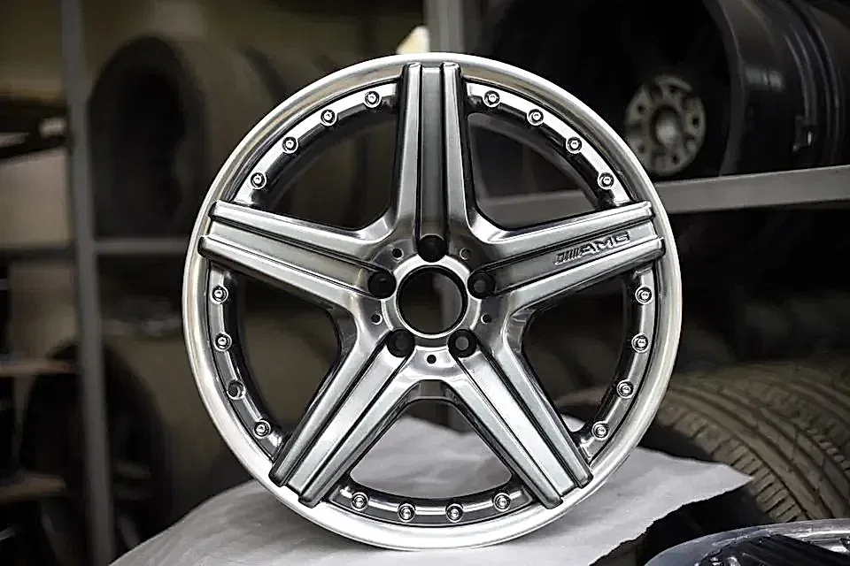 Сияющие диски от «AMG» и «Kolorika»