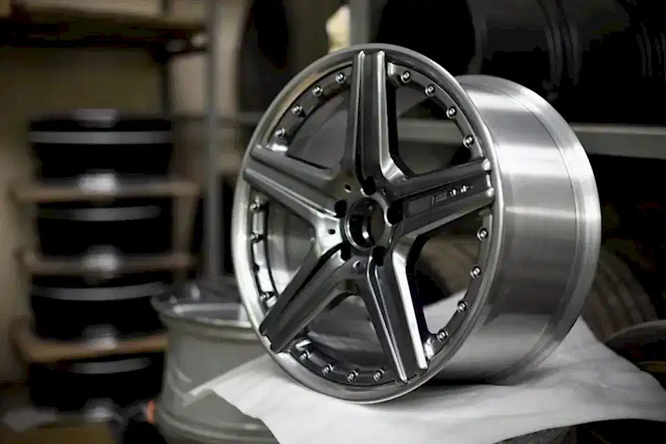 Сияющие диски от «AMG» и «Kolorika»