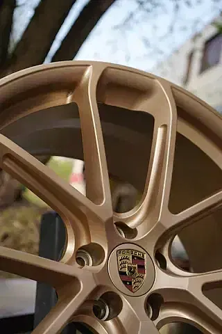 Покраска кованых дисков Porsche Cayenne под уникальный запрос