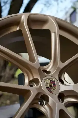 Покраска кованых дисков Porsche Cayenne под уникальный запрос