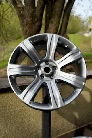 Покраска литых дисков BMW в серебряный цвет
