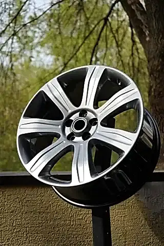 Покраска кованых дисков Range Rover в графитовый алюмохром