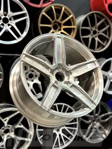 Покраска кованых дисков BMW X5 (брашд под тонированный лак)
