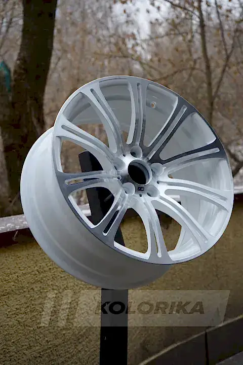 Покраска литых дисков BMW M5 в белый цвет