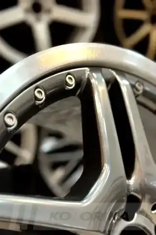 Покраска литых дисков Mercedes SL в два цвета