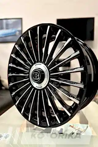 Покраска кованых дисков Mercedes Brabus в чёрный глянец