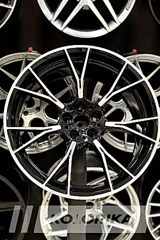 Покраска кованых дисков BMW M5 в чёрный глянец