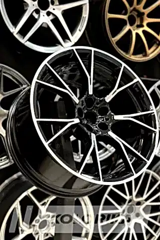 Покраска кованых дисков BMW M5 в чёрный глянец