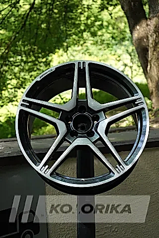 Покраска литых дисков на Mercedes в графит
