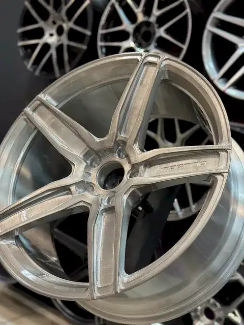 Покраска кованых дисков BMW X5 с брашд под тонированный лак