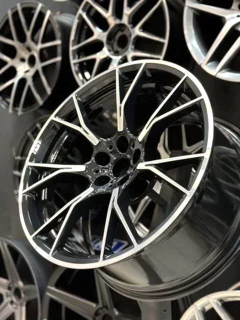 Покраска кованых дисков BMW M5 в чёрный глянец