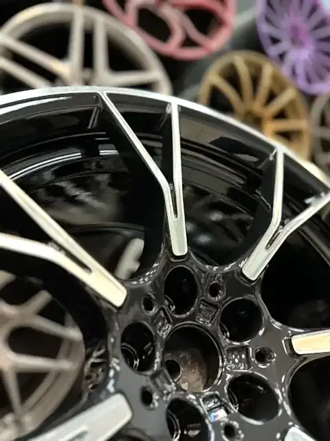 Покраска кованых дисков BMW M5 в чёрный глянец
