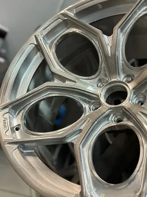 Покраска кованых дисков BMW X6 в brushed под тонированным лаком
