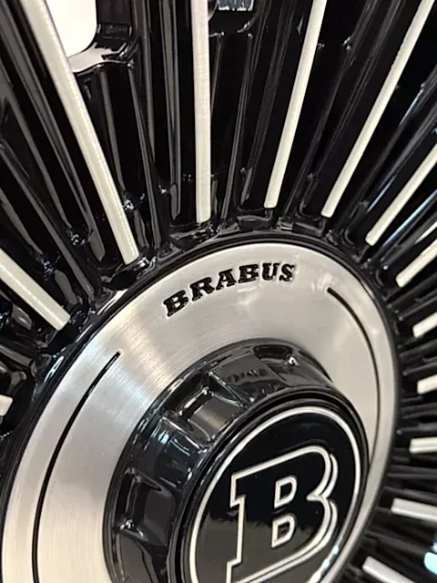 Покраска кованых дисков Mercedes Brabus в чёрный цвет