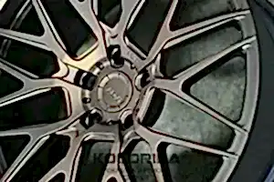 Диски бронзового цвета на авто